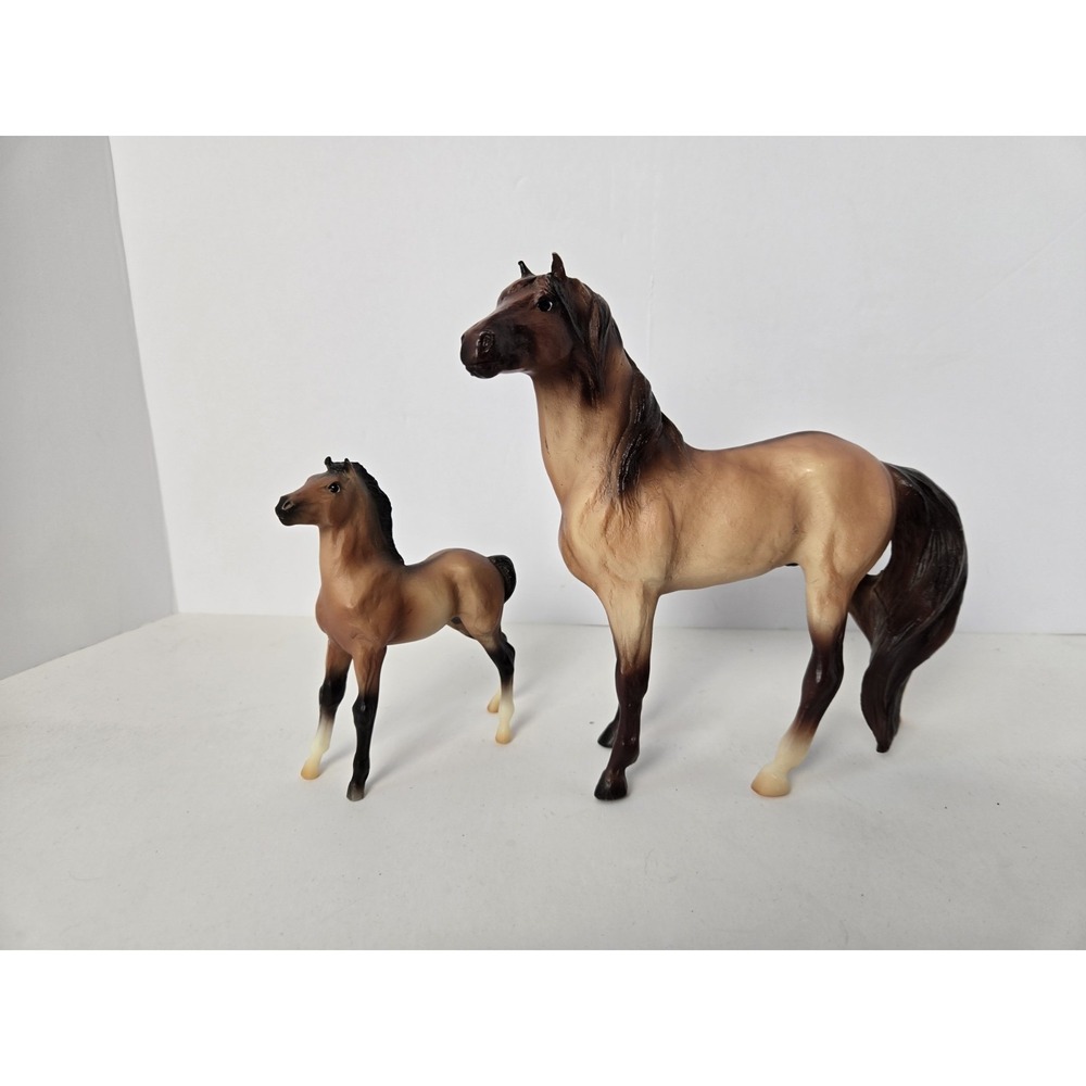 Breyer Model Horse set TSC Wild Mustang Masksa Helaku Mesteno